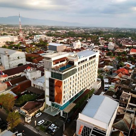 Java Lotus Hotel Джембер Экстерьер фото