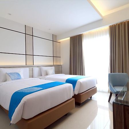 Java Lotus Hotel Джембер Экстерьер фото