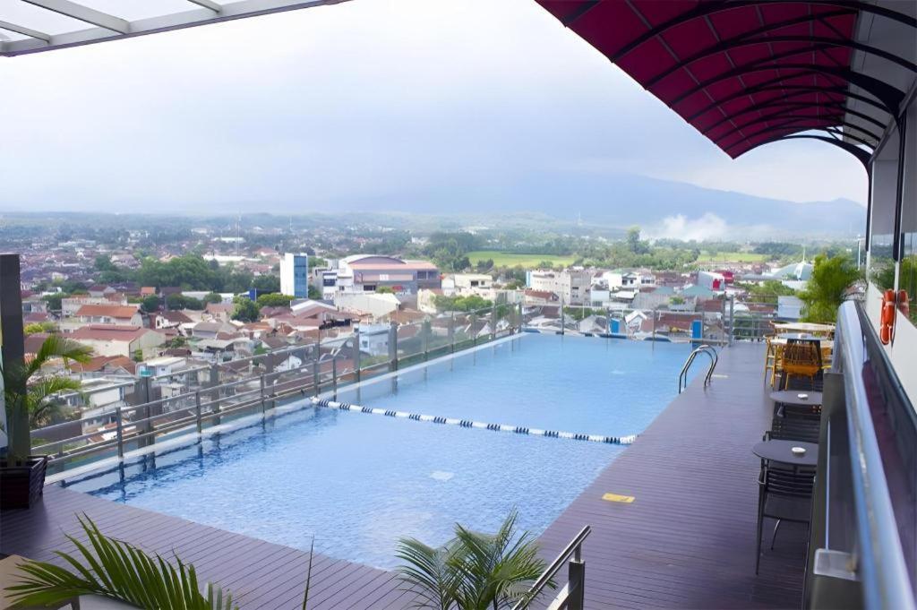 Java Lotus Hotel Джембер Экстерьер фото