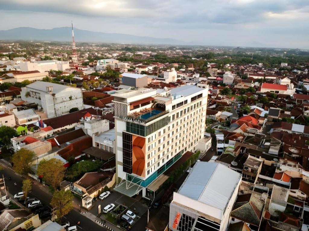 Java Lotus Hotel Джембер Экстерьер фото