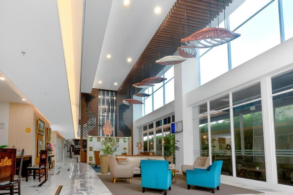 Java Lotus Hotel Джембер Экстерьер фото