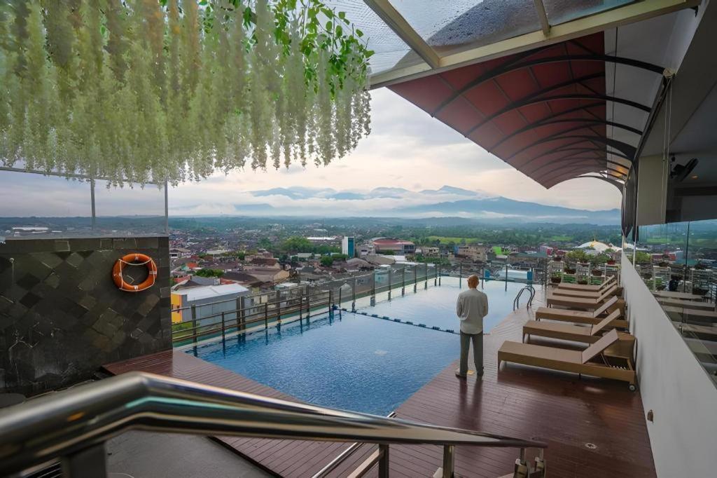 Java Lotus Hotel Джембер Экстерьер фото