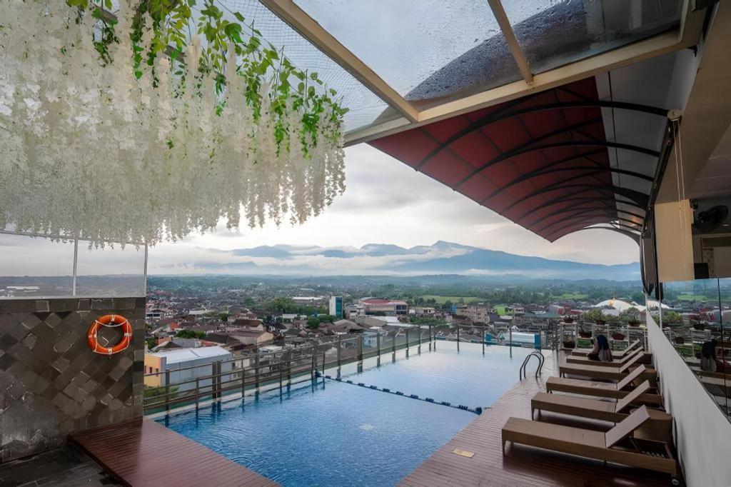 Java Lotus Hotel Джембер Экстерьер фото