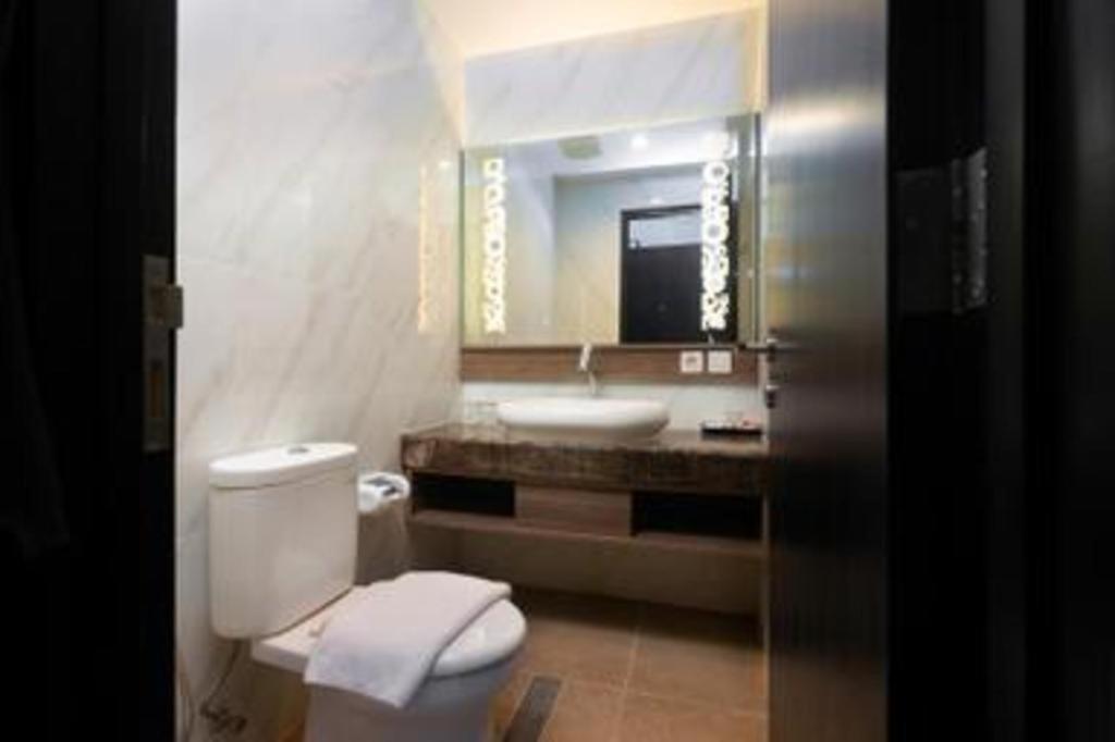 Java Lotus Hotel Джембер Экстерьер фото