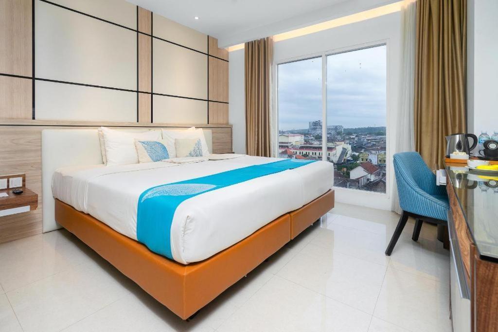 Java Lotus Hotel Джембер Экстерьер фото